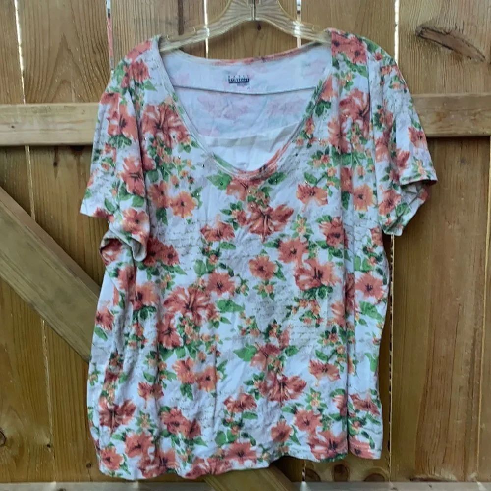 Basic Edition floral top sz. 1X